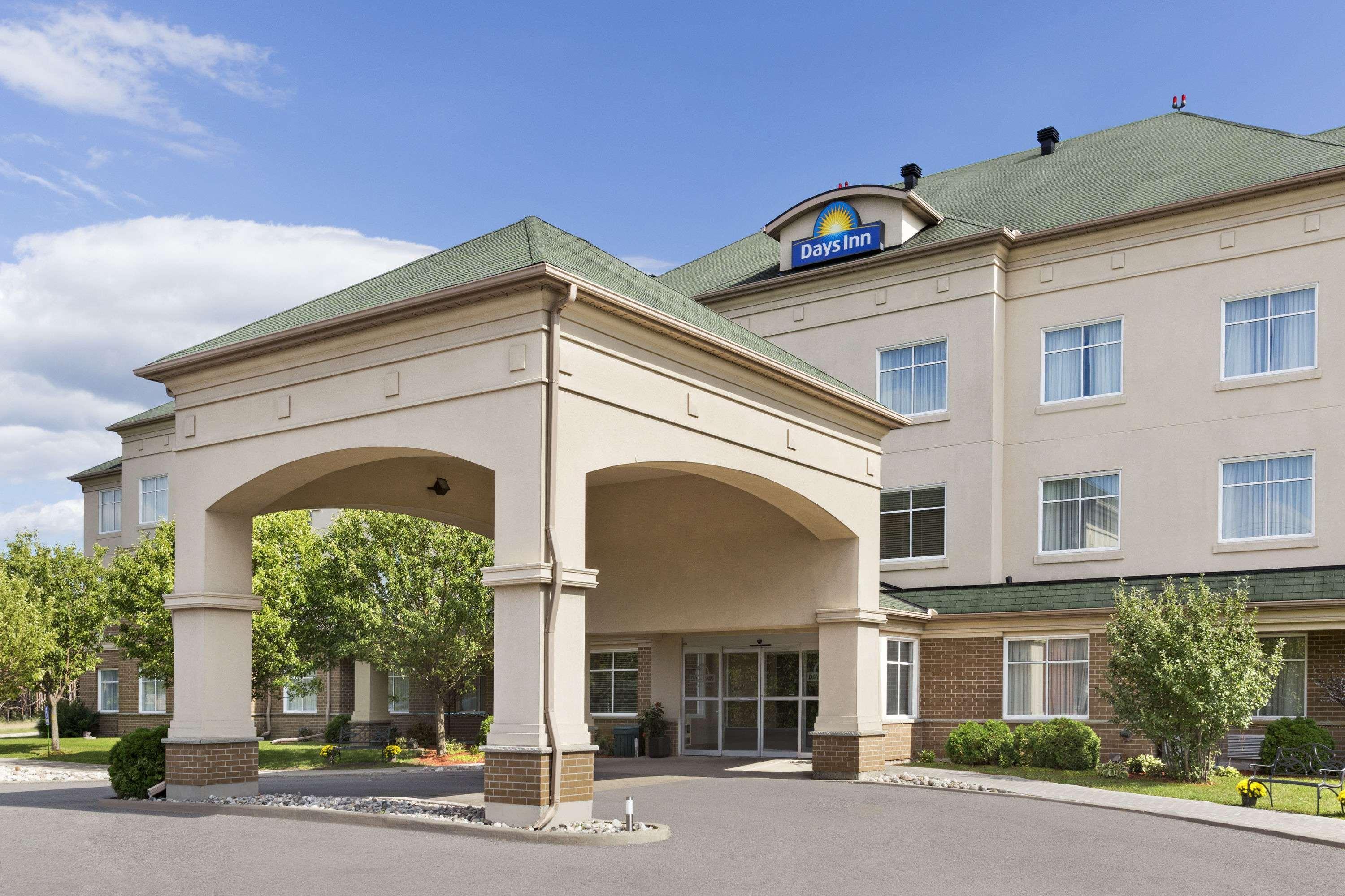 Days Inn By Wyndham Ottawa Airport Exteriör bild