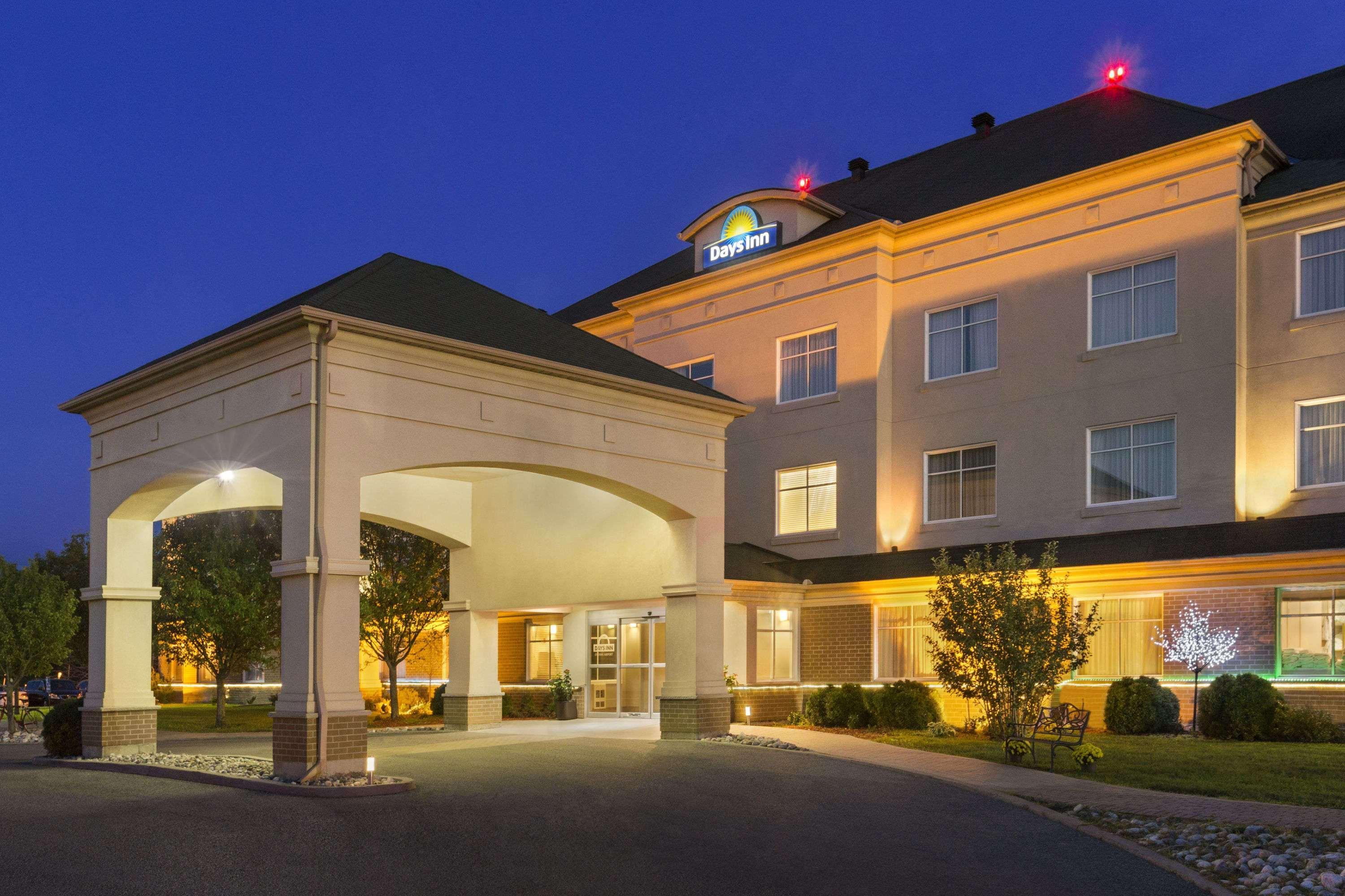 Days Inn By Wyndham Ottawa Airport Exteriör bild