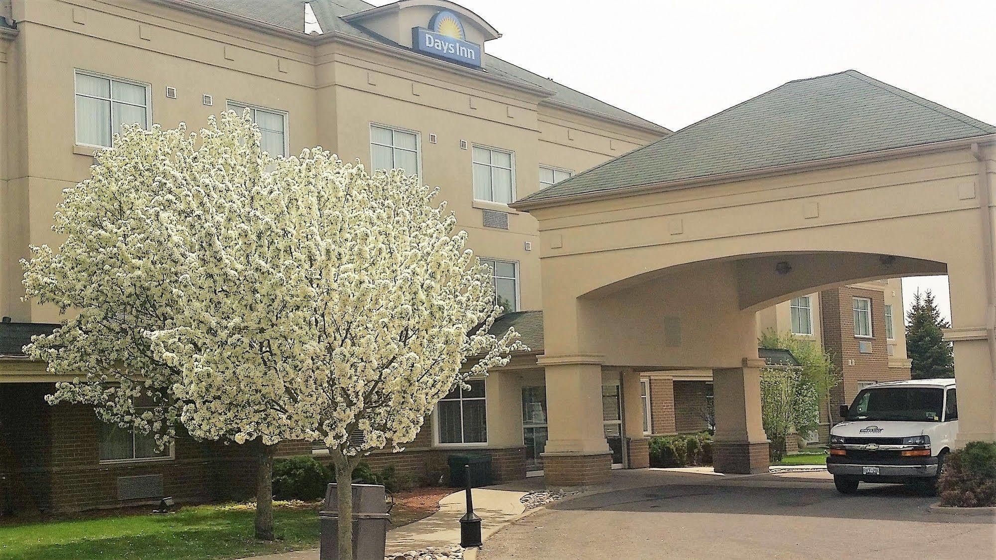 Days Inn By Wyndham Ottawa Airport Exteriör bild