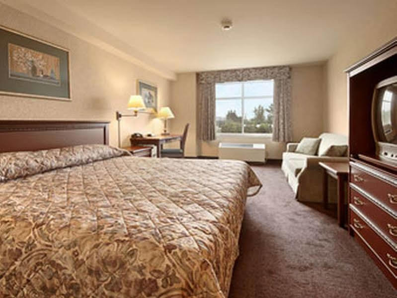 Days Inn By Wyndham Ottawa Airport Exteriör bild