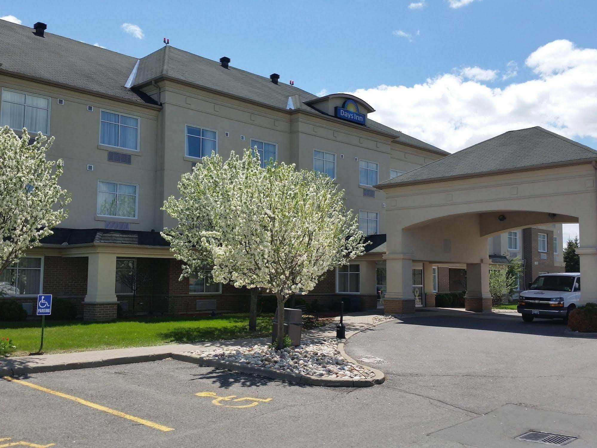Days Inn By Wyndham Ottawa Airport Exteriör bild